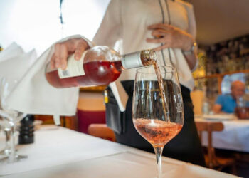 What Does a Fine Dining Server Do? Roles and Responsibilities
