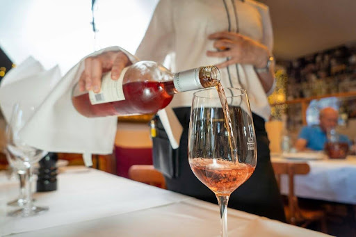 What Does a Fine Dining Server Do? Roles and Responsibilities