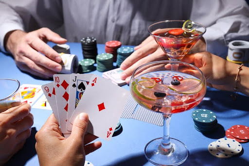 How to Create the Perfect Craft Beer and Casino Night with Friends on a Budget