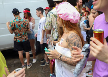 How to Choose the Perfect Clothes for Rave Nights: Festival-Ready Tips for Beer and Music Lovers