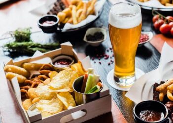 The Snack Choices Beer Lovers Reach For During Long Weekend Hangouts