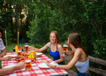 What to Bring for the Perfect Backyard Beer Tasting With Friends