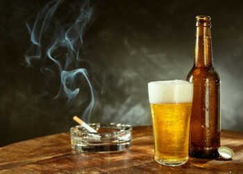 What Canadian Beer Lovers Should Check Before Using an Online Smoke Retailer