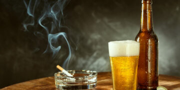 What Canadian Beer Lovers Should Check Before Using an Online Smoke Retailer