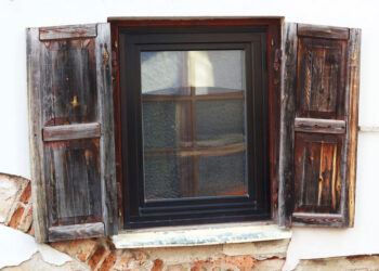 When Can a Damaged Wooden Window Frame Be Repaired Instead of Replaced?